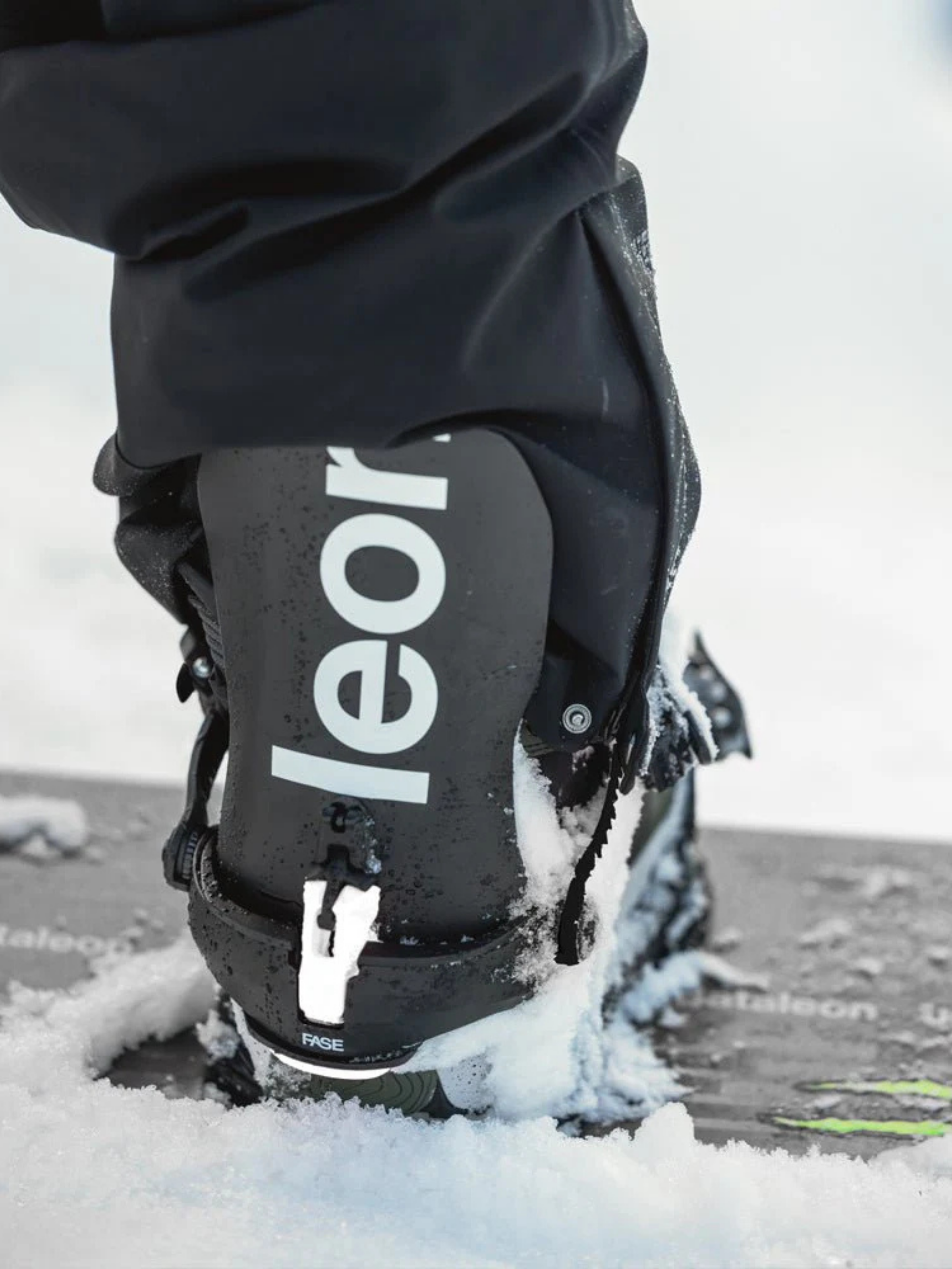 Bataleon Blaster AsymWrap™ FASE® Snowboard-Bindung | Black