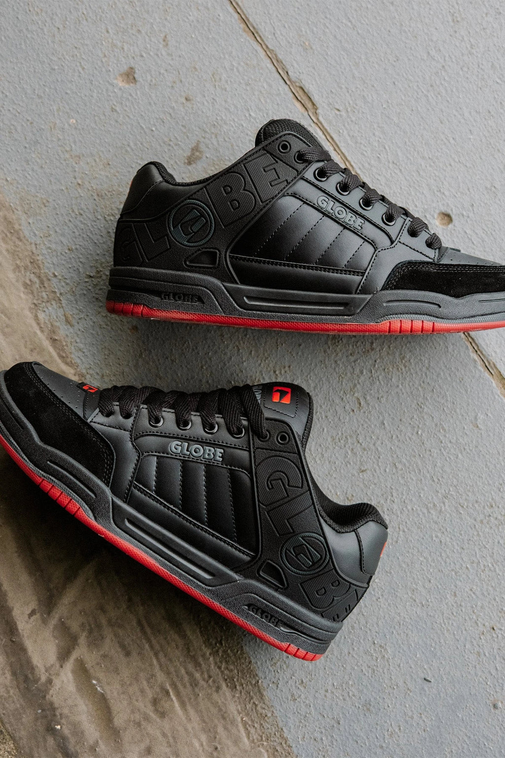 Globe Tilt calzado hombre detail 8 | Black/Red/Charcoal