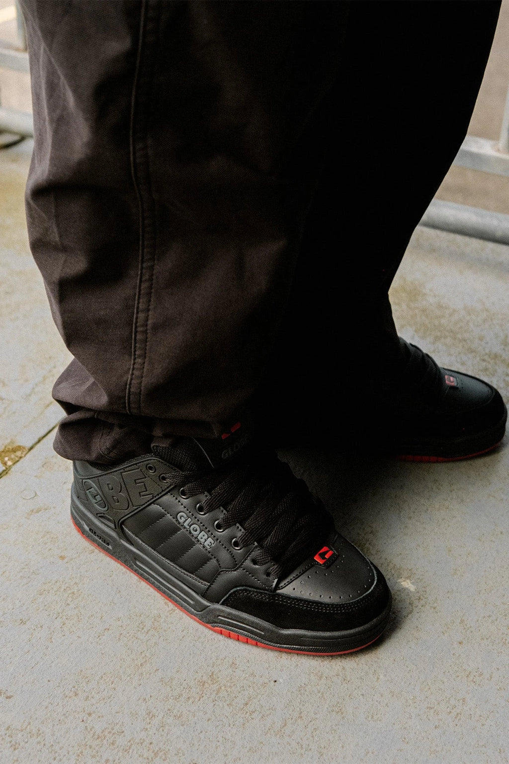Globe Tilt calzado hombre detail 7 | Black/Red/Charcoal