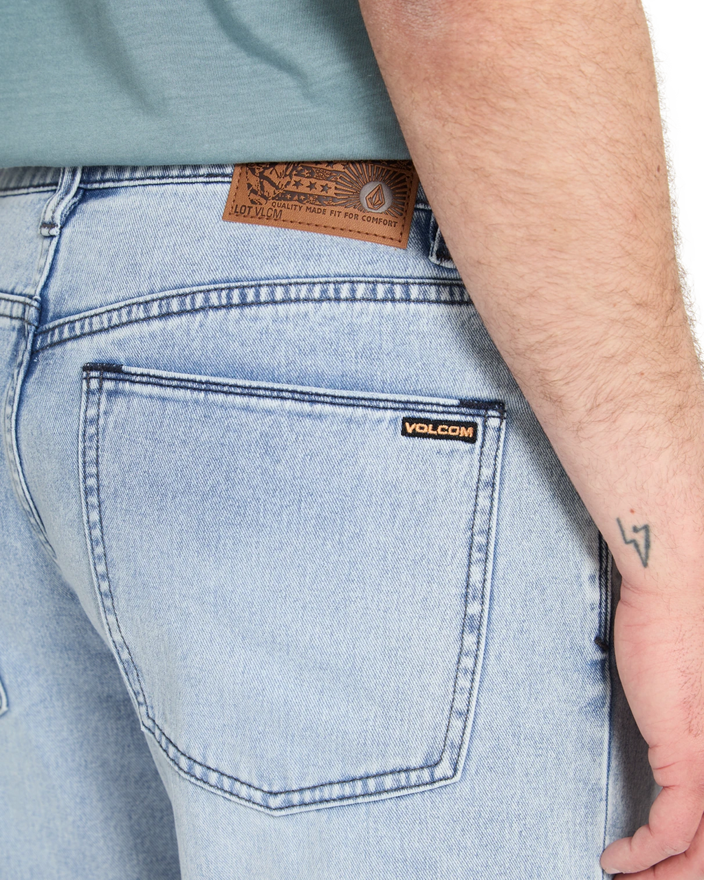 Volcom SOLVER DENIM pantalón tejano hombre detail 3 | Worn Light Blue
