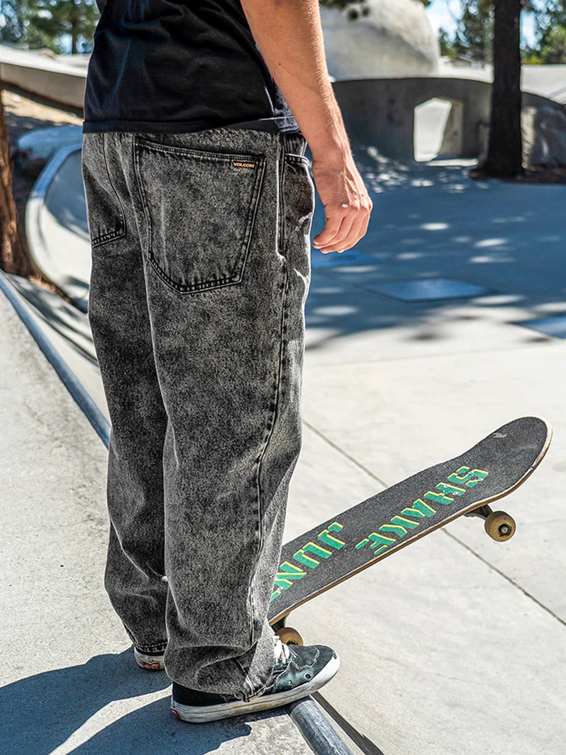 Vaqueros Volcom Billow Tapered Denim - Light Acid Black | Pantalones Tejanos | Todos los pantalones de hombre | Volcom Shop | surfdevils.com