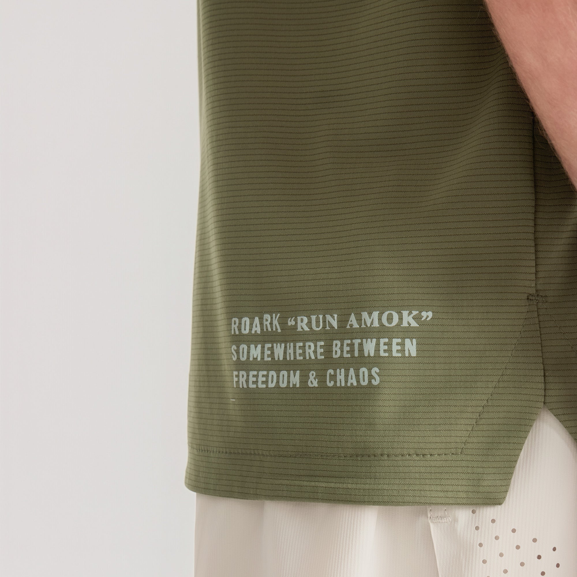 Roark Alta Elite Trail Short Sleeve Tee short sleeve tees hombre detail 1 | Light Military