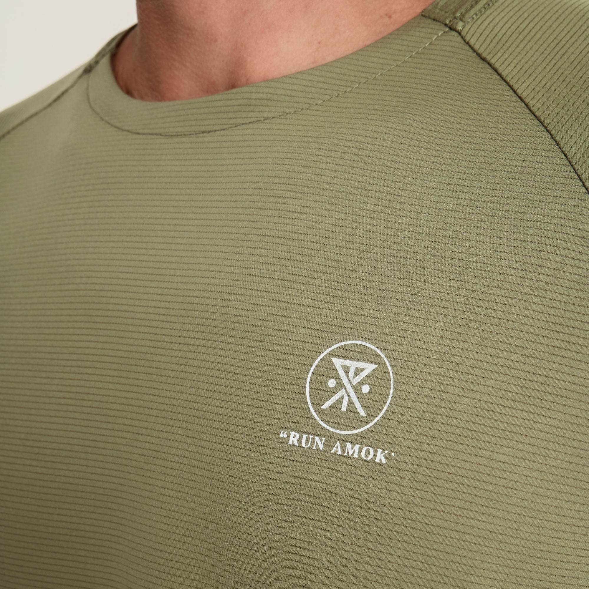 Roark Alta Elite Trail Short Sleeve Tee short sleeve tees hombre detail 2 | Light Military