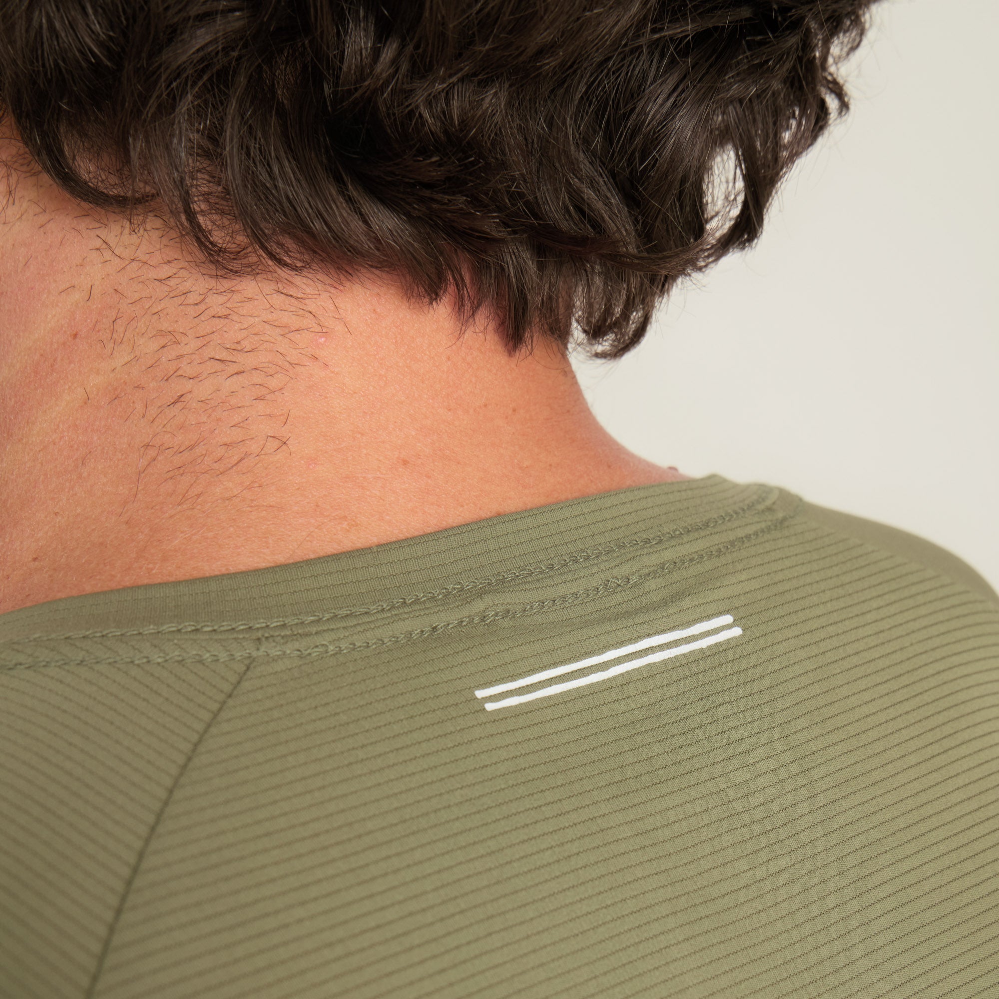 Roark Alta Elite Trail Short Sleeve Tee short sleeve tees hombre detail 3 | Light Military