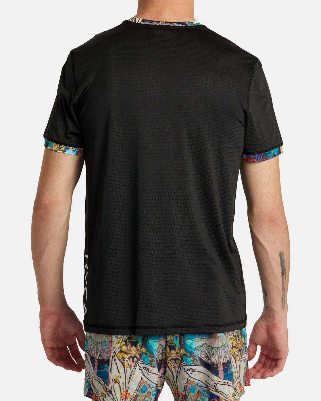 Sage Vaughn x RVCA Runner Technisches T-Shirt – Schwarz
