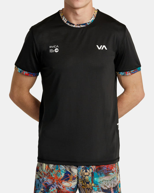 Sage Vaughn x RVCA Runner Technisches T-Shirt – Schwarz