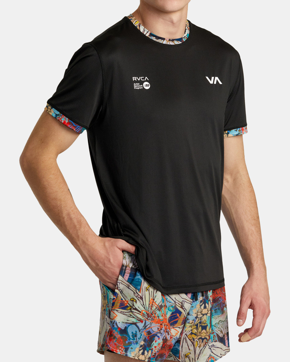 Camiseta Técnica Sage Vaughn x RVCA Runner - Black | Camisetas de hombre | Camisetas manga corta de hombre | surfdevils.com