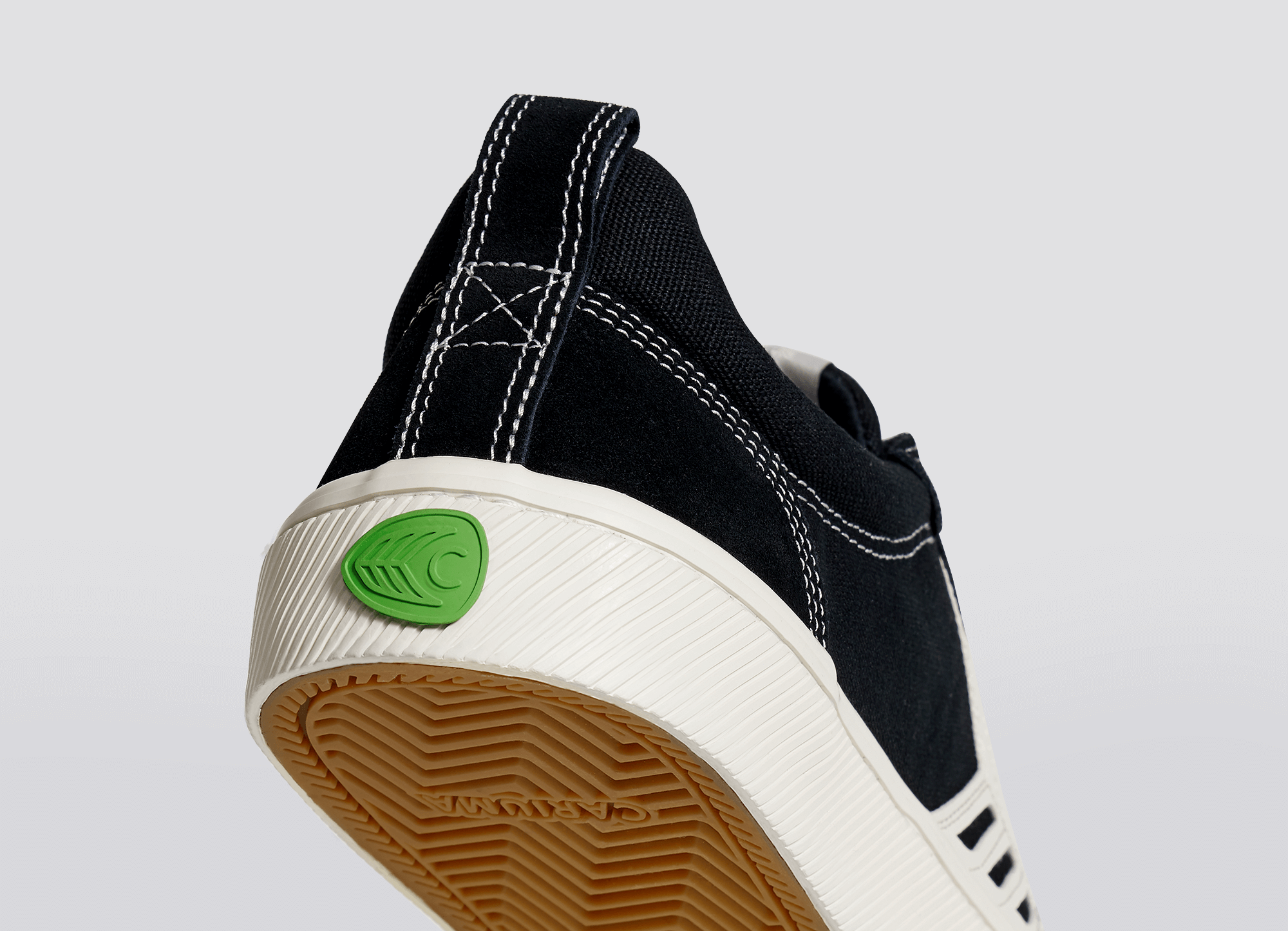 Cariuma Catiba Pro Skate Daim Noir et Toile Contraste Fil Ivoire