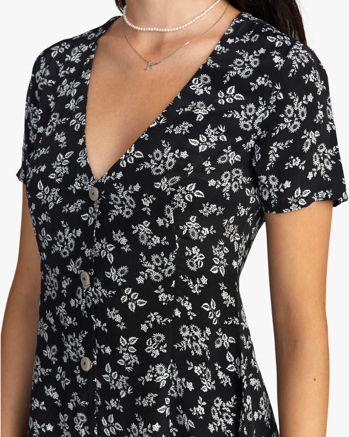 Abito nero sobrio Rvca