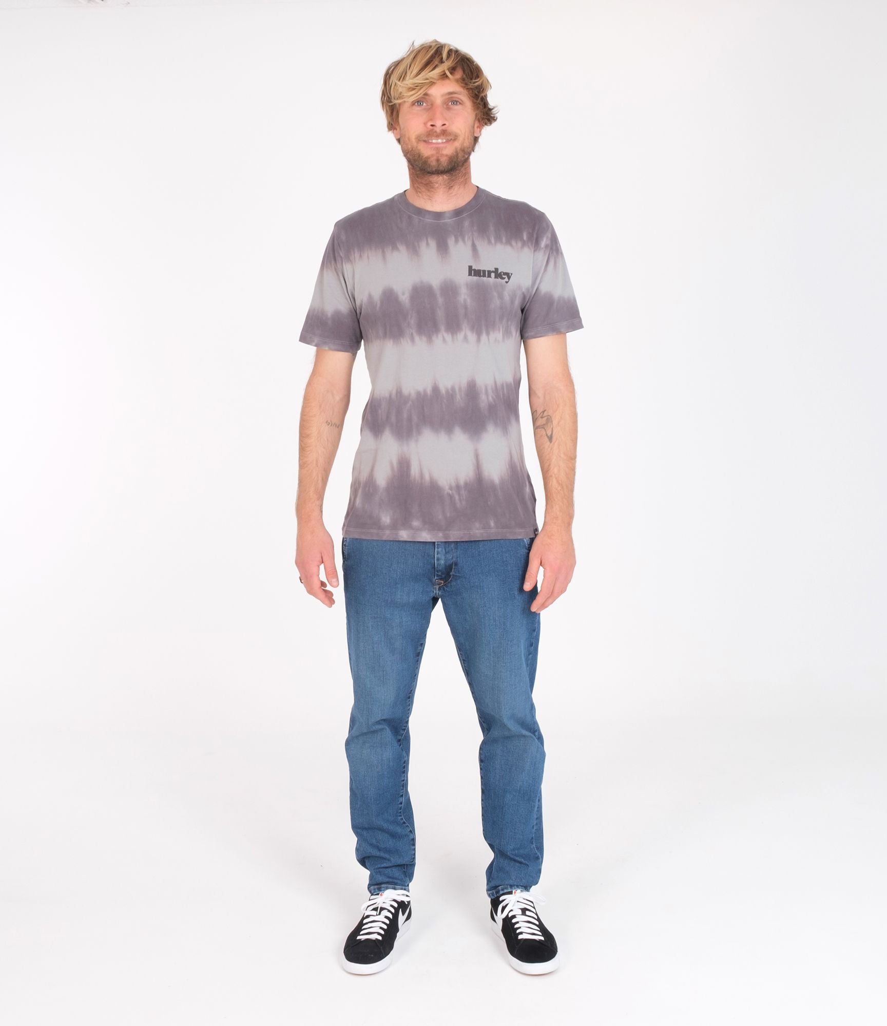 Hurley | Camiseta Hurley Everyday washed Tie Dye Particly Grey  | Camisetas, Camisetas manga corta, Men, Ropa | 