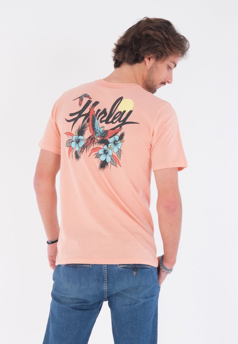 Hurley | Camiseta Hurley Wash Parrot Tee Pink Quest  | Camisetas, Camisetas manga corta, Men, Ropa | 