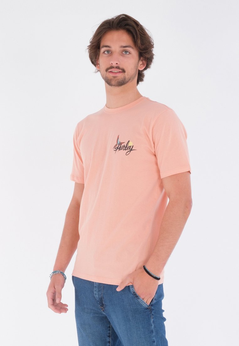 Hurley | Camiseta Hurley Wash Parrot Tee Pink Quest  | Camisetas, Camisetas manga corta, Men, Ropa | 