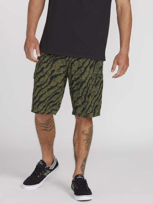 Volcom | Men's Snt Dry Cargo 21'' Short Army Green Combo  | Men, Pantalones, Pantalones cortos, Ropa | 
